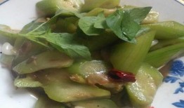 胶瓜多久能炒熟吃,烹饪时间揭秘