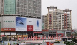 郑州吃瓜二七广场,吃瓜群众的欢乐聚集地